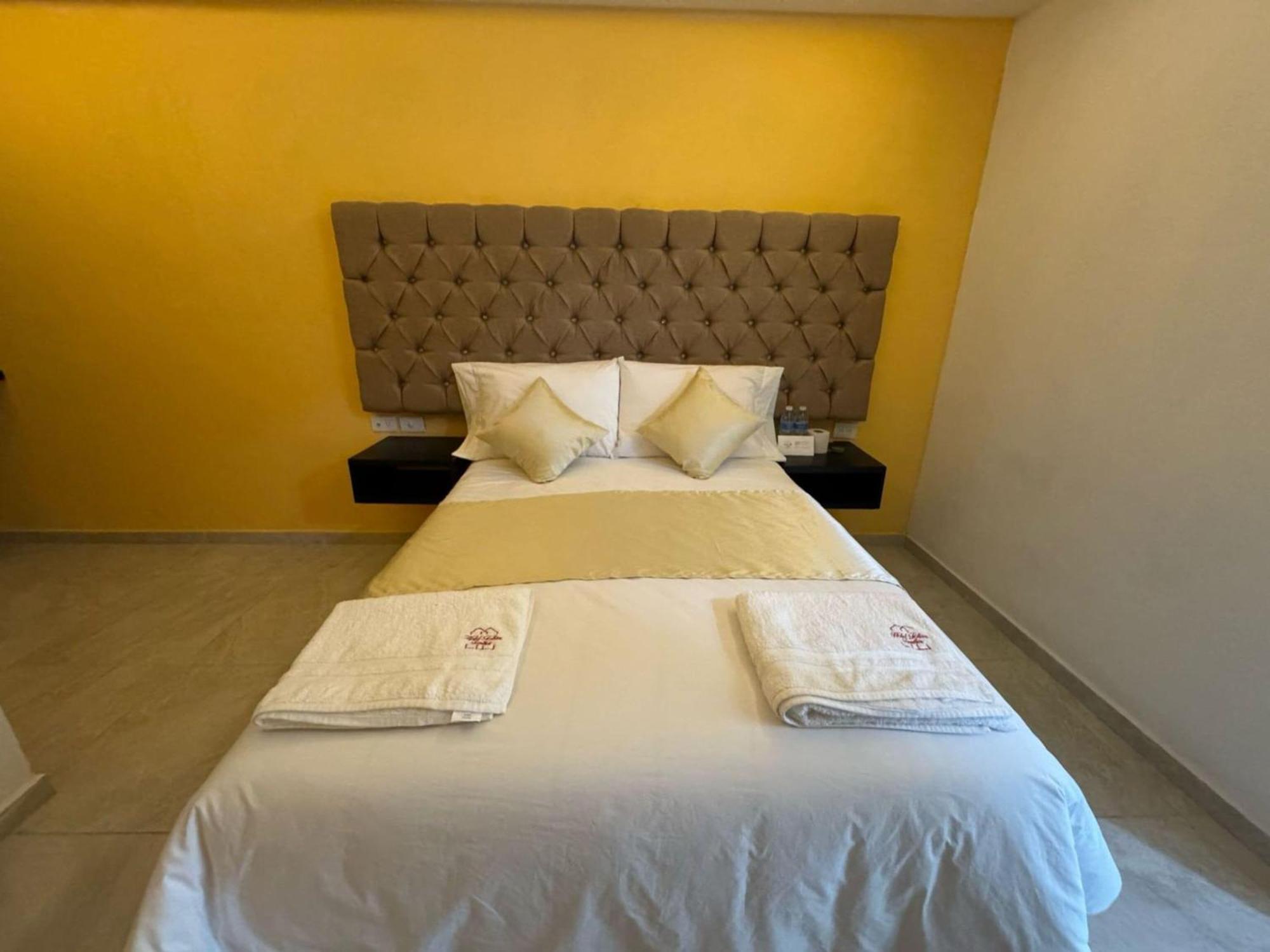 Oyo Hotel Familiar Tollan Cholula Exterior foto